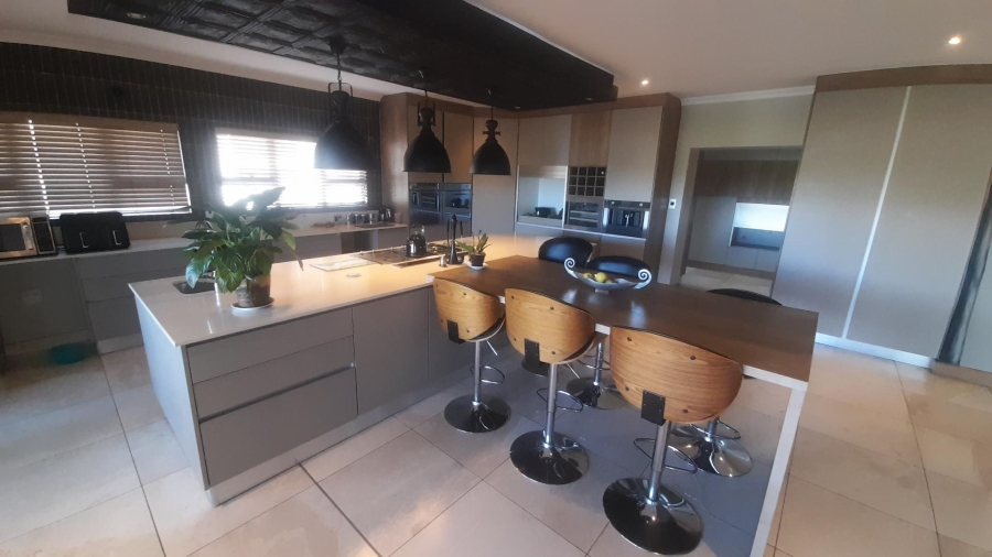 6 Bedroom Property for Sale in Birdwood Estate North West